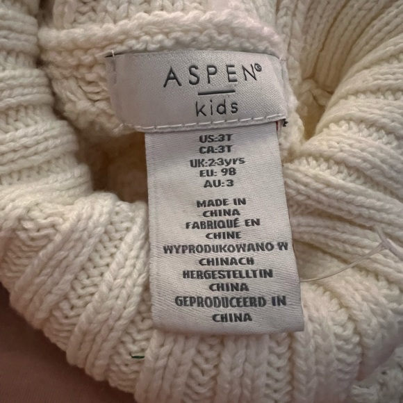 NWT Aspen Kids Sweater Cape w/ Side Buttons and Leopard Faux Fur Trim Size 3T - Picture 6 of 10